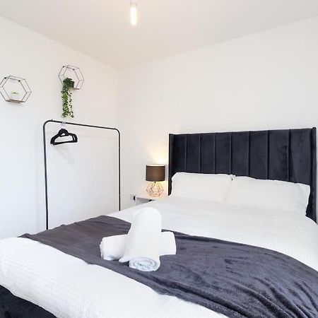 Nuneaton Retreat - City Centre - Parking - Train Екстериор снимка