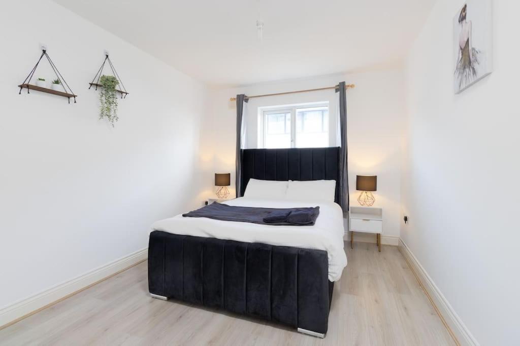 Nuneaton Retreat - City Centre - Parking - Train Екстериор снимка
